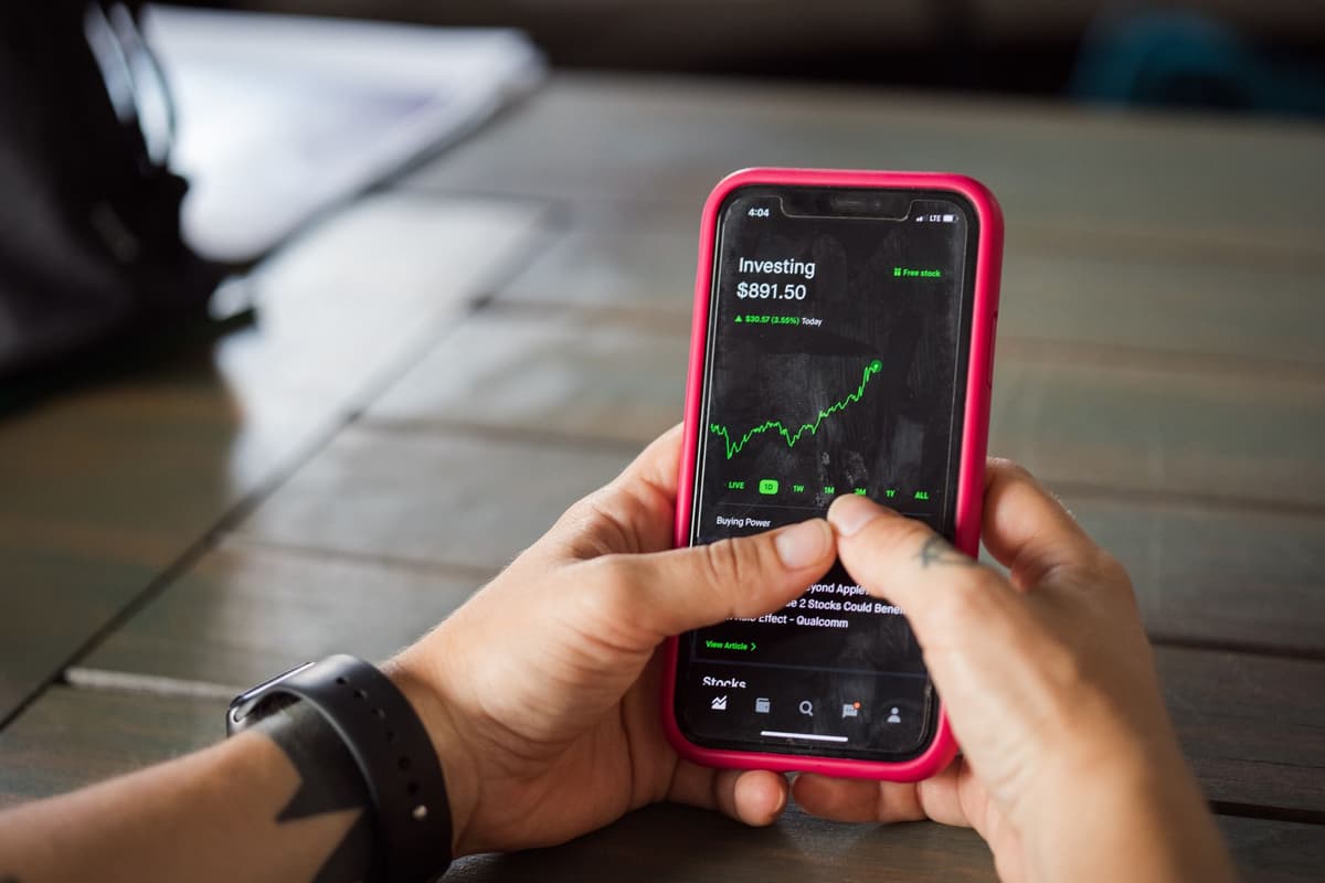 Memecoin Wins: Why Your Best Trades Are Often Your Most Dangerous Lessons