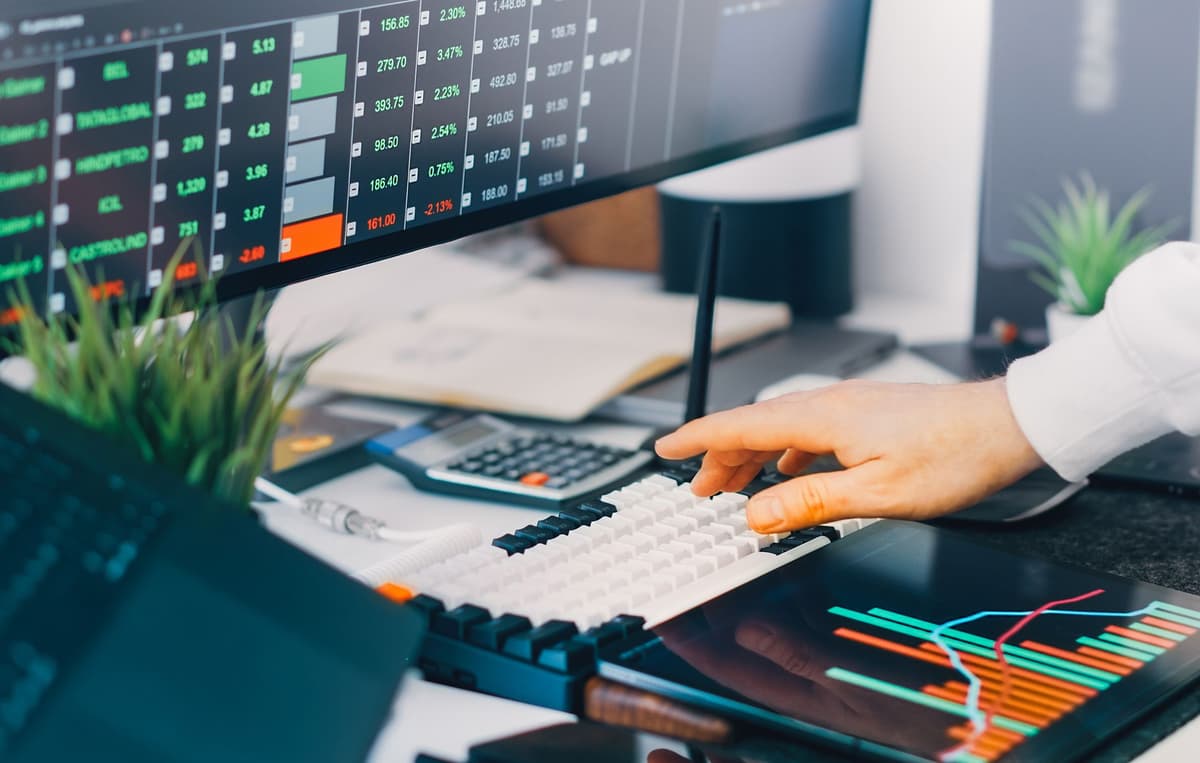Why Logging Every Trade Reduces Bias in 2026 Memecoin Markets