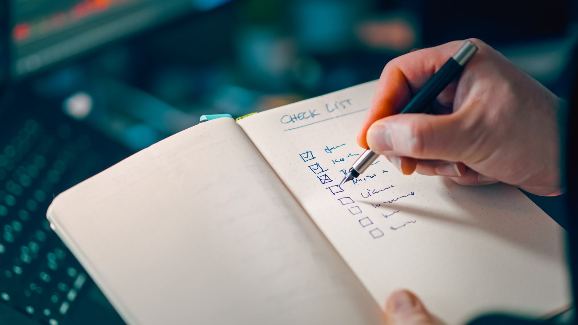 Ilustrasi: Close-up of a hand writing in a notebook with a checklist for effective task management.