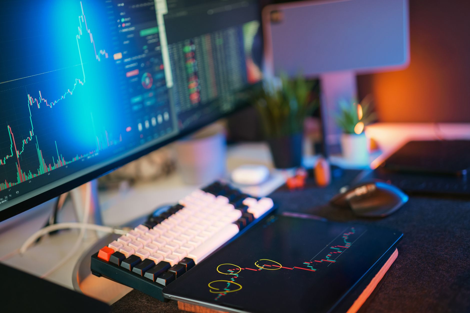 Ilustrasi: Modern workspace with screens displaying cryptocurrency market data and trends.