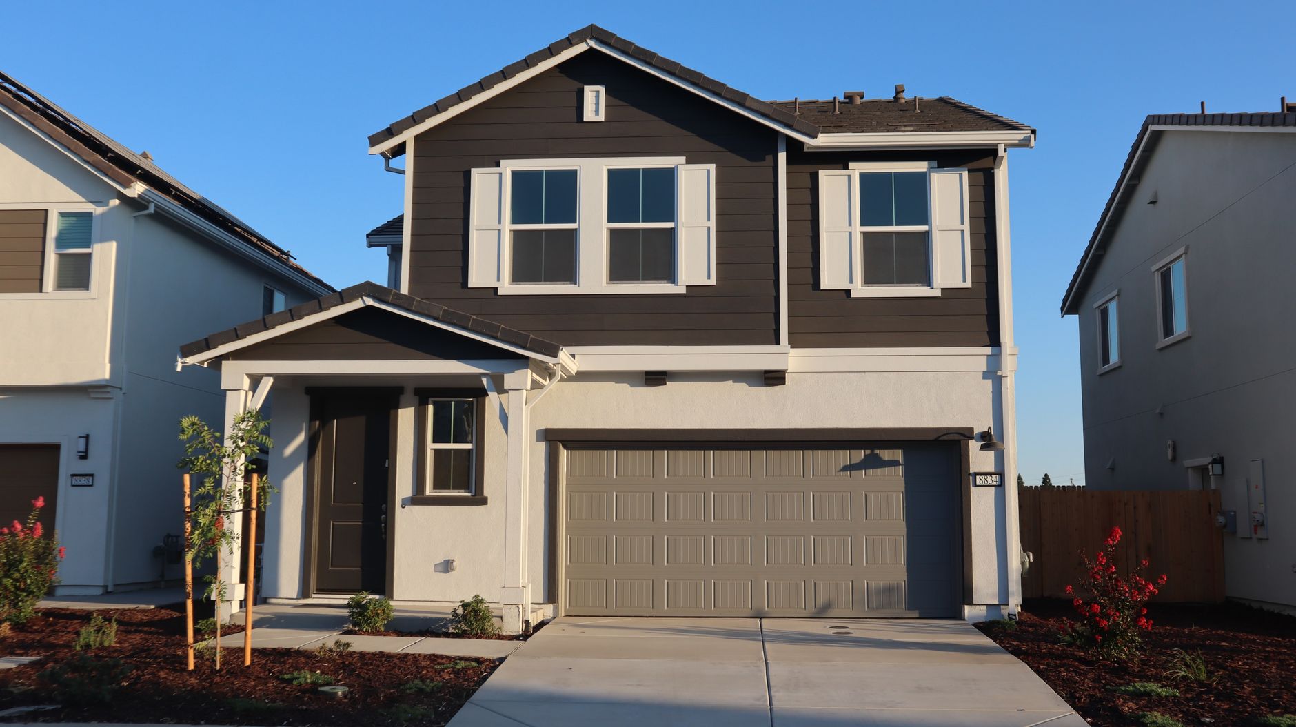 Ilustrasi: Newly constructed suburban house in Elk Grove, California, captured during daytime.