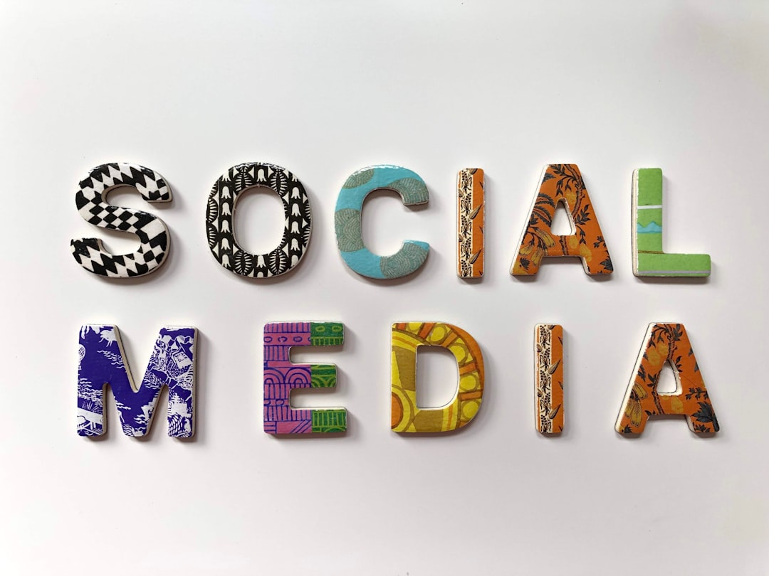 Ilustrasi: Assorted-color social media signage