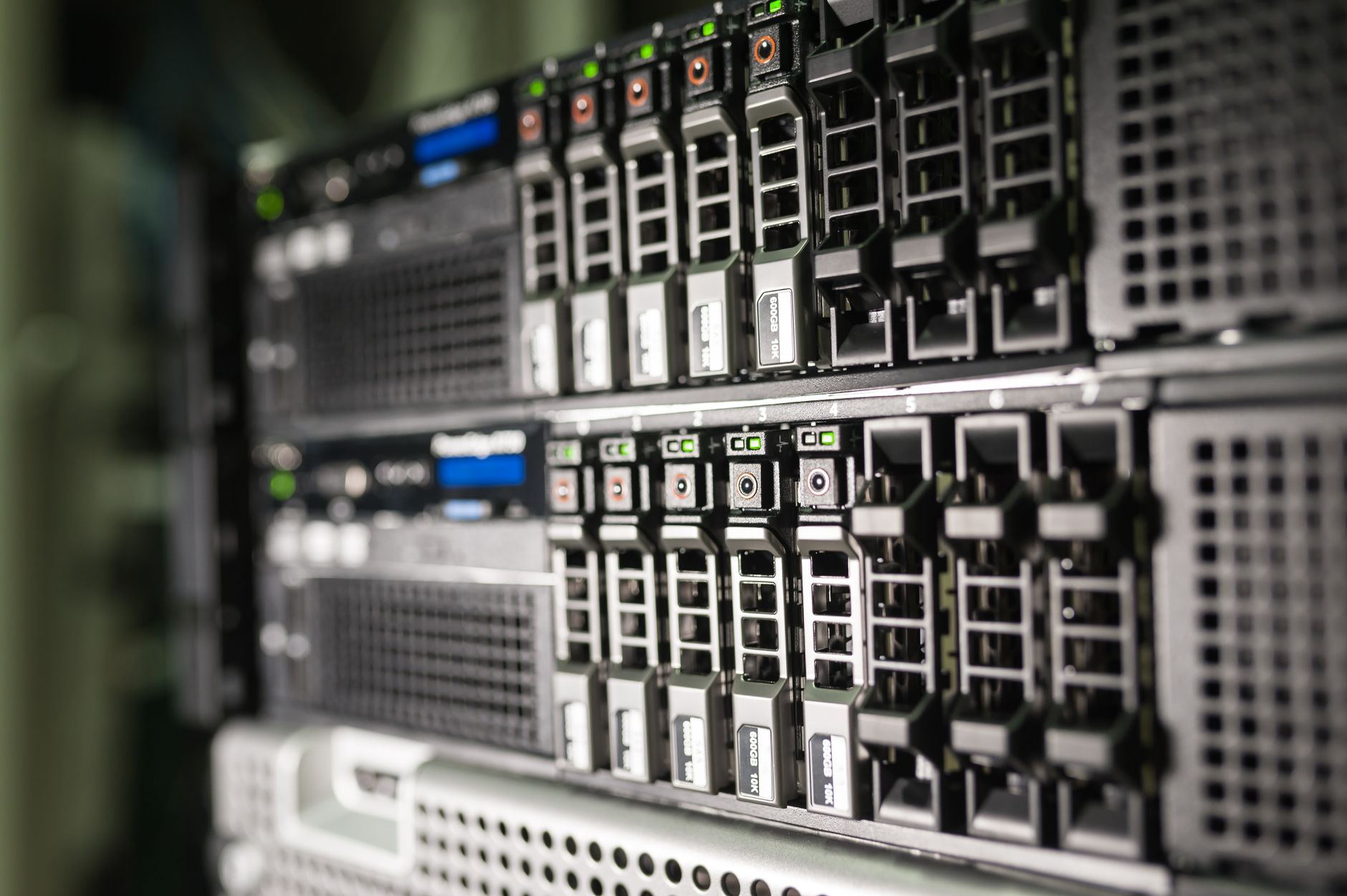 Ilustrasi: Close-up of server equipment in a modern data center highlighting technology infrastructure.